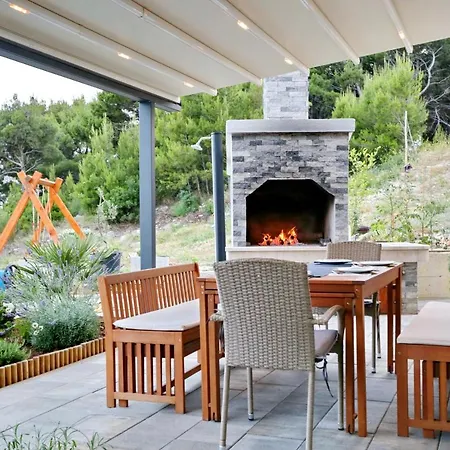 Villa Sara With Sea View And Private Heated Pool Omis